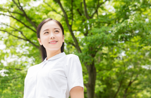 笑顔の女性